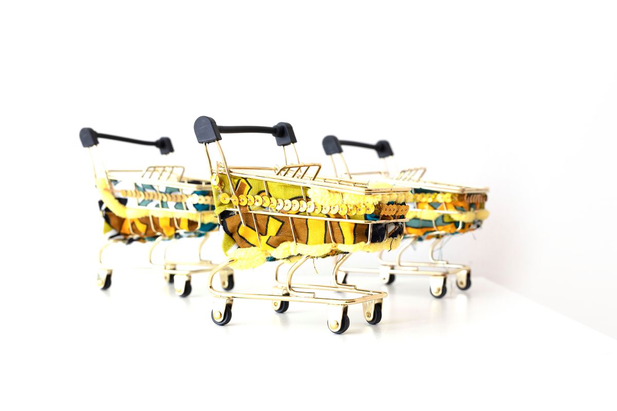 2025-exhibits - Mini Teal Yellow Baggage Carts_78A0899 LOW RES x