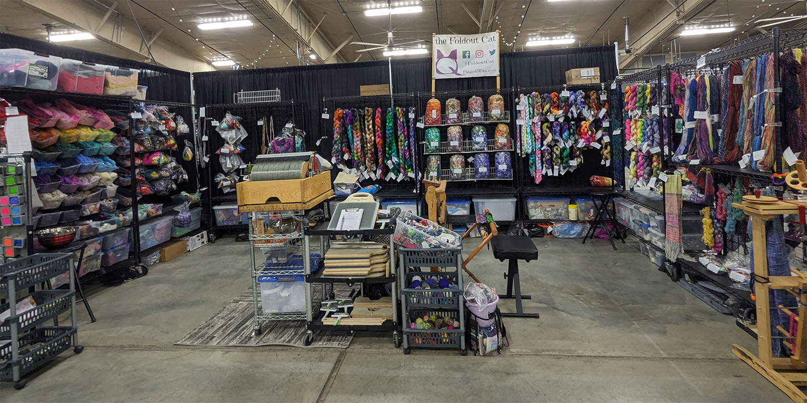 Foldout-Cat - Foldout Cat 01 Booth x